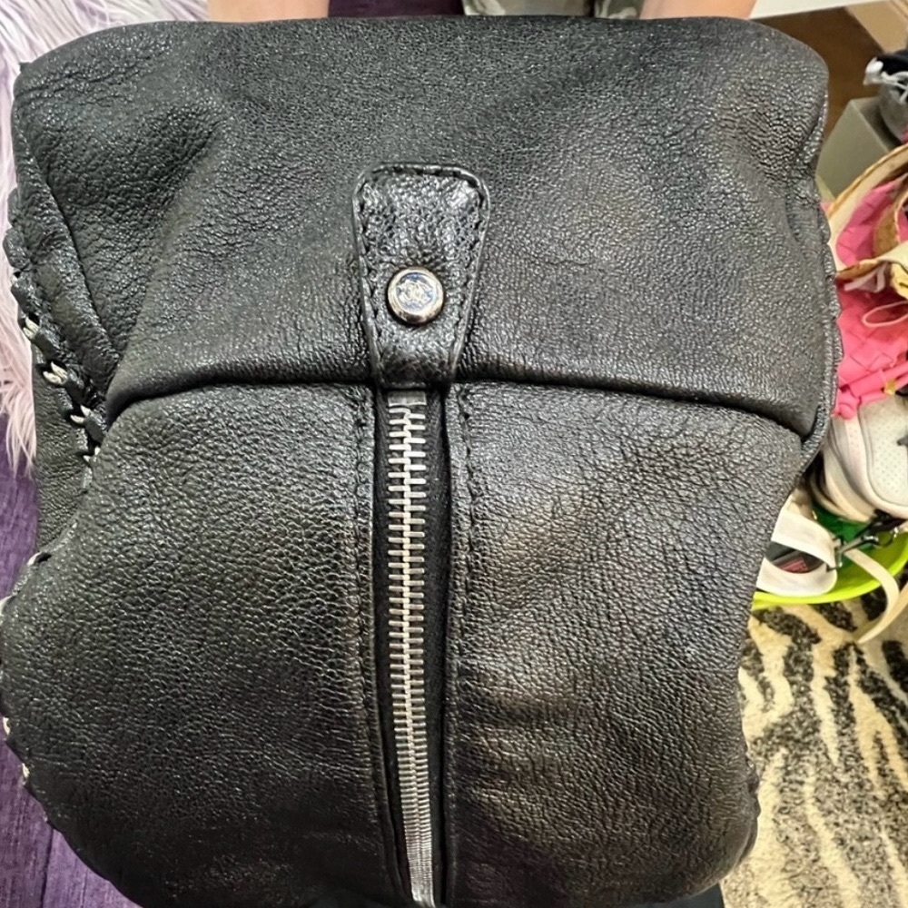 CHANEL Black Leather Shoulder Bag - Picture 7 of 13